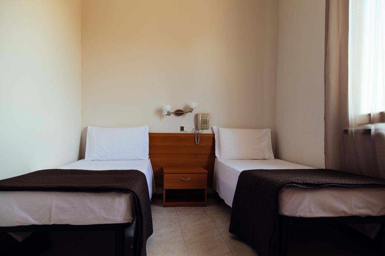 Albergo Soliani Fabbrico Екстериор снимка